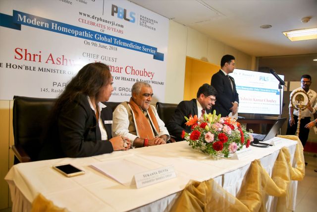 The Honourable Minister Shri Ashwini Kumar Choubey, Dr Paramesh Banerji and Ms Sukanya Dutta (Director of Operations) at the head table  